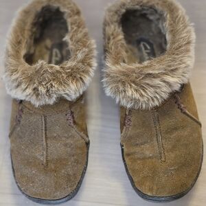 Clarks Tan Fur-Lined Women's Slippers